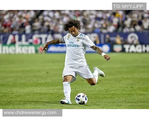 卷发足球明星马塞洛的传奇故事与场上风采揭秘